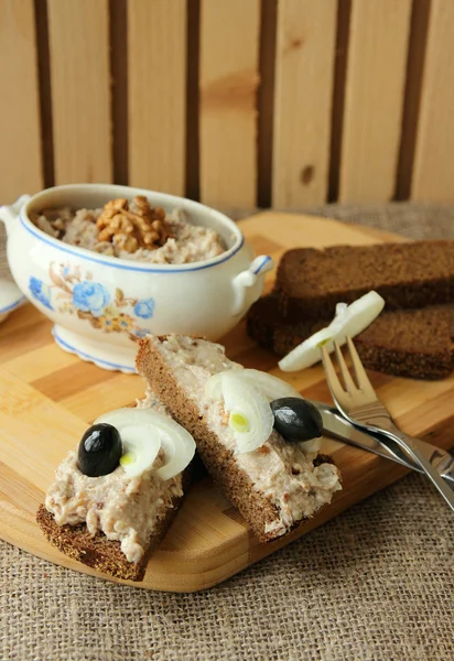 Slices of rye bread with mincemeat. — Stock Photo, Image