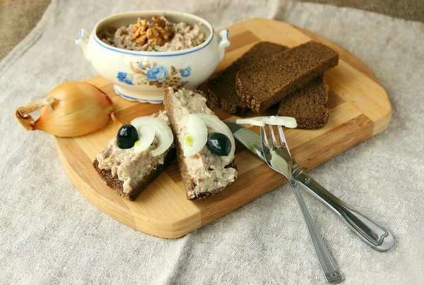 Slices of rye bread with mincemeat. — Stock Photo, Image