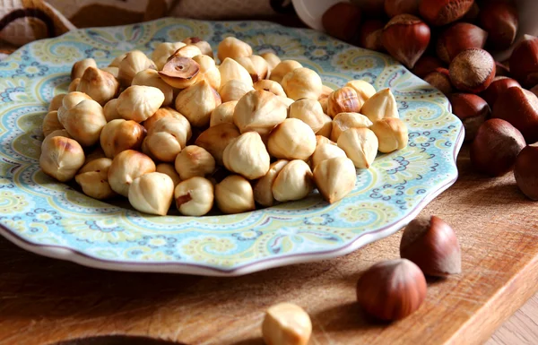Roasted hazelnuts on a saucer. — Stock Photo, Image