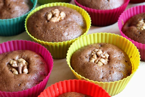 Gewoon gebakken chocolade Muffins. — Stockfoto