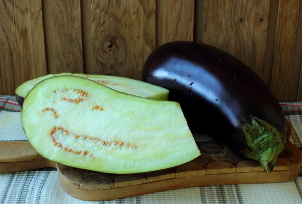 Aubergine halveras — Stockfoto