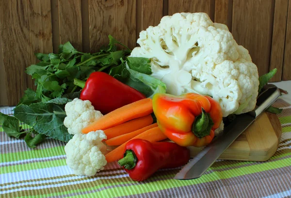 Cauliflower, carrots, bell pepper and celery on a blackboard — Stock Photo, Image