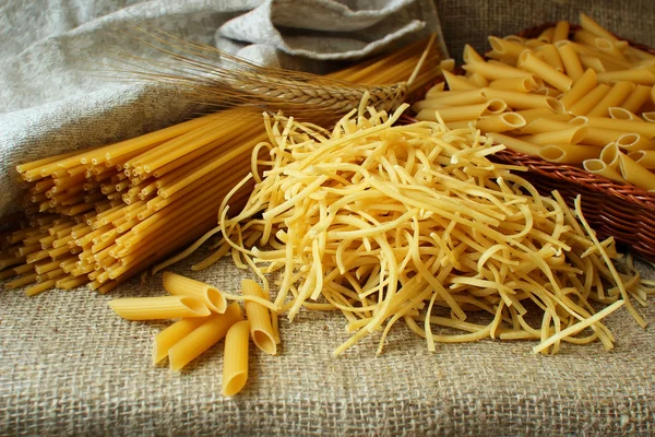 Several types of pasta on the table — Stock Photo, Image