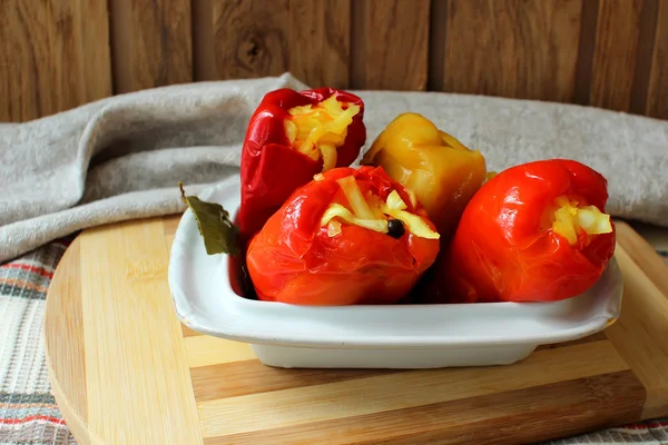 lahana dolması biber, yemek hazır