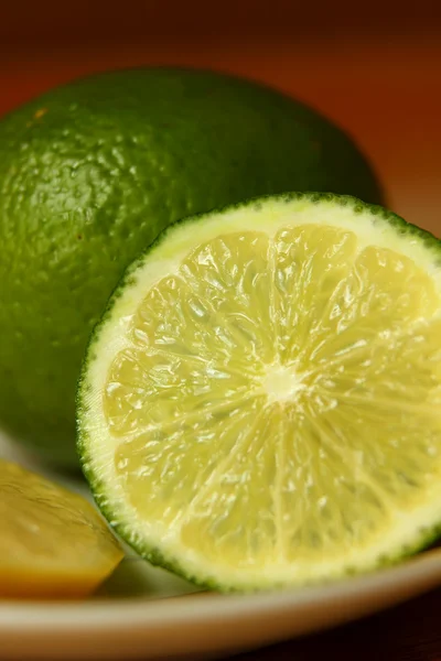 Slice of lime closeup — Stock Photo, Image