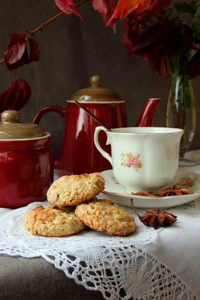 Čaj s domácí ovesné sušenky — Stock fotografie