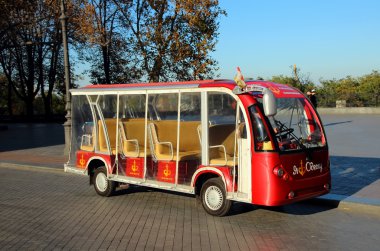 Odessa, Ukrayna, 27 Ekim 2014. Bir küçük tur otobüsü