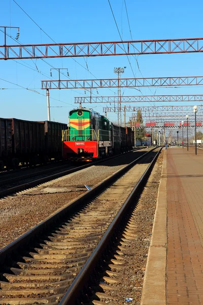 Odessa, Ucrânia, 27 de outubro de 2014. Locomotiva, de pé na plataforma — Fotografia de Stock