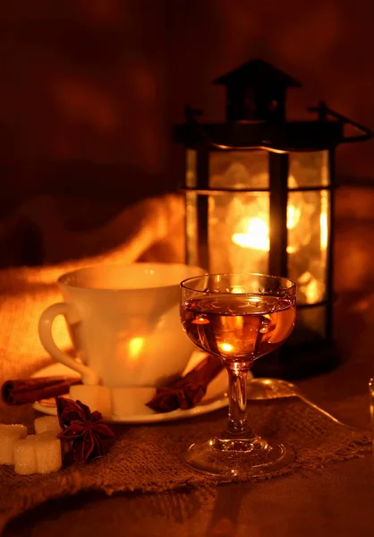 Verre de Calvados et une tasse de café — Photo