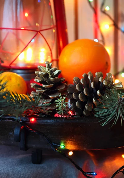 Natureza morta com lanterna e galhos de árvore de Natal — Fotografia de Stock