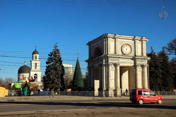 Millet Meclisi ve Arch Triumph, 13 Aralık 2014, Kişinev, Moldova — Stok fotoğraf