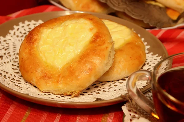 Tea with freshly baked cheesecake with cream cheese — Stock Photo, Image