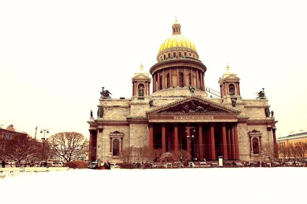 St. Isaac's Cathedral in de winter — Stockfoto