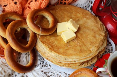 Tereyağı ve simit ile Pancakes