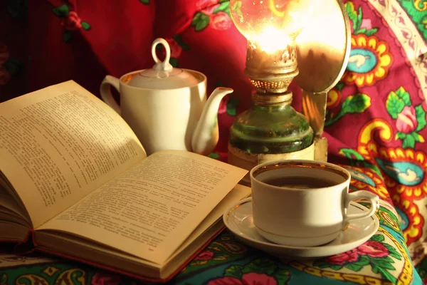 Cup of hot tea in the winter evening and book — Stock Photo, Image