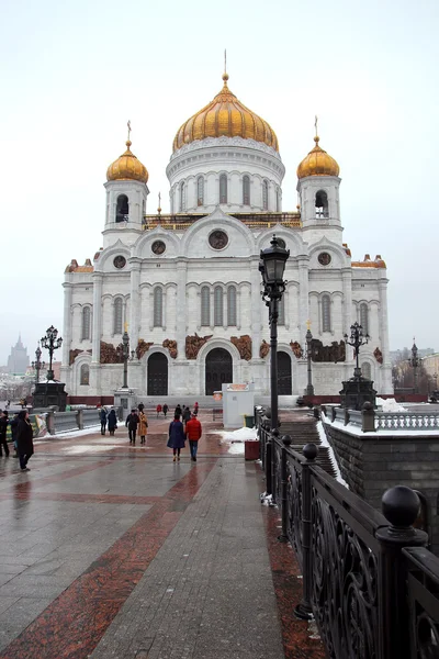 Footbridge to the Central Cathedral of Christ the Savior, Moscow, Russia, January 31, 2015 — стоковое фото