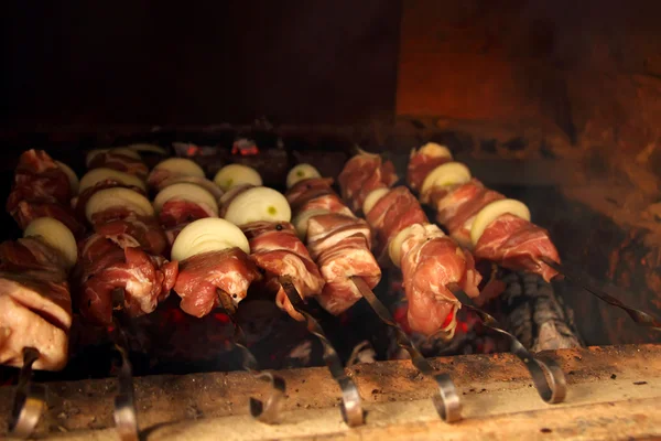 Kebabs, se préparer sur les charbons Images De Stock Libres De Droits