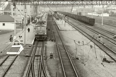 Yolcu treni istasyonu platformu üzerinde duran Odessa region, Ukrayna, 25 Şubat 2015