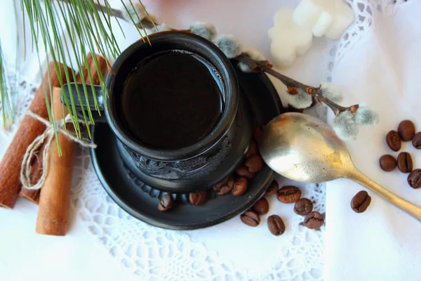 Tasse Kaffee und Weidenzweig — Stockfoto