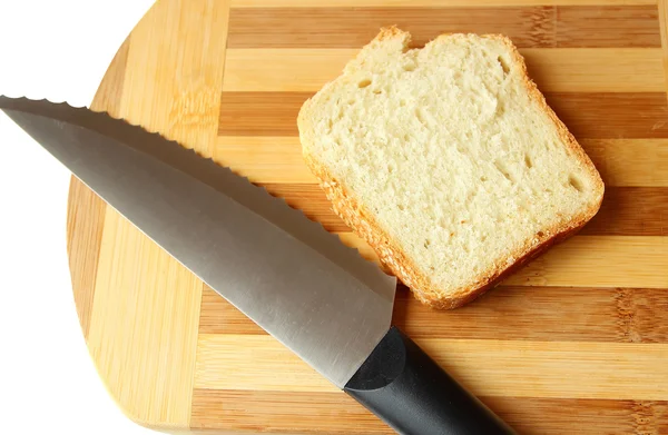自家製のパンのスライスと基板のナイフ — ストック写真