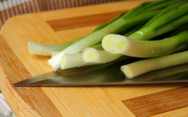 Gemide yalan yeşil soğan