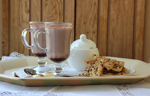 Dos tazas con cacao y galletas — Foto de Stock