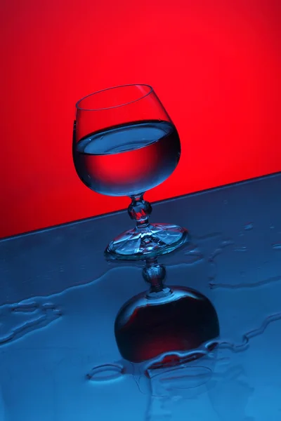 Eine Flasche Wein und ein Glas — Stockfoto