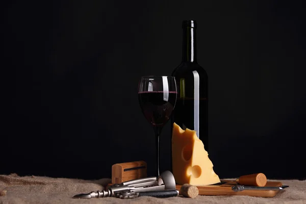 Delikli peynir ve şarap. — Stok fotoğraf
