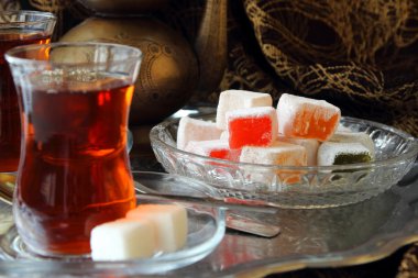 Türk lokumu bir yemek ve çay.
