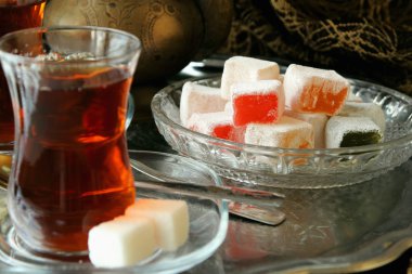 Türk çayı ve lokum.
