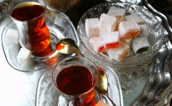 Turkish tea and lokum. — Stock Photo, Image