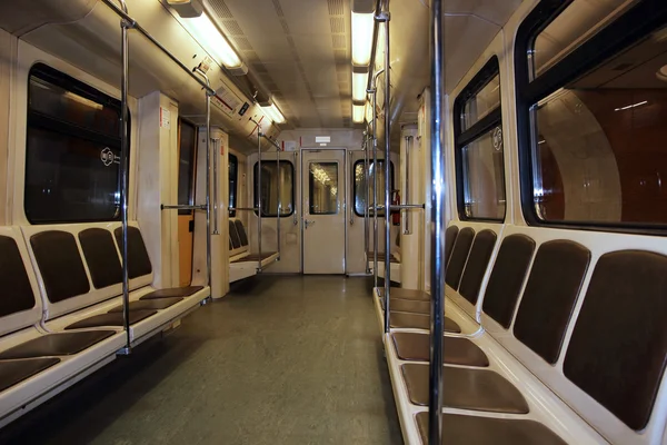 Um carro de metrô vazio em Moscou . — Fotografia de Stock