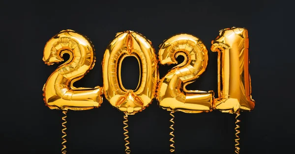 2021 Palloncino Testo Oro Con Nastri Sfondo Nero Felice Anno — Foto Stock