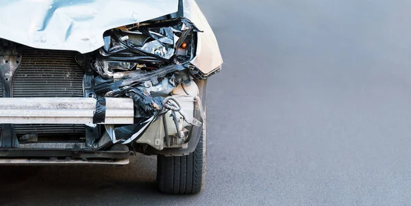 Autóbalesetben Lerombolt Egy Autót Városi Úton Fénymásolási Hellyel Összetört Elülső — Stock Fotó