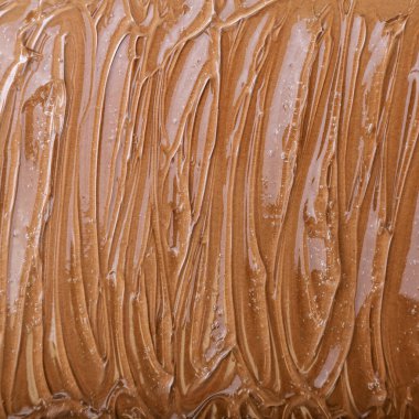 Kahverengi arka planda kozmetik nemlendirici ürünün berrak sulu jel dokusu. Hyaluronik asit jeli ya da koyu renkli kolajen arkaplan dokusu. Su yüzeyi, nemlendirici serum. kare