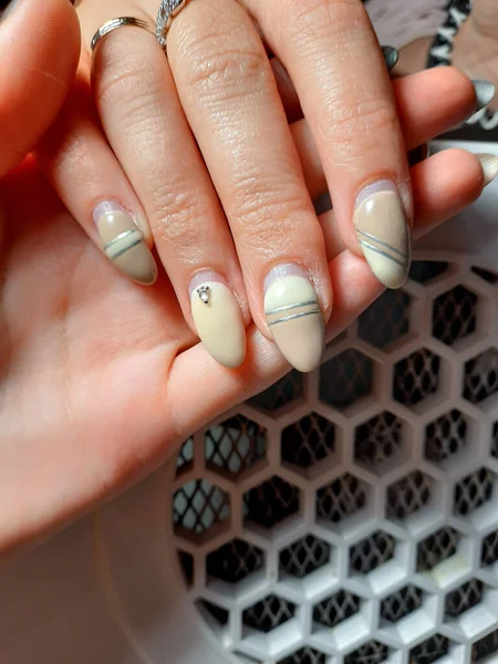Overwoekerde Gel Polijsten Hand Verwijderen Van Nagelcoating Salon — Stockfoto