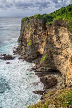 Güneşli bir gün, yüksek Cliff peyzaj