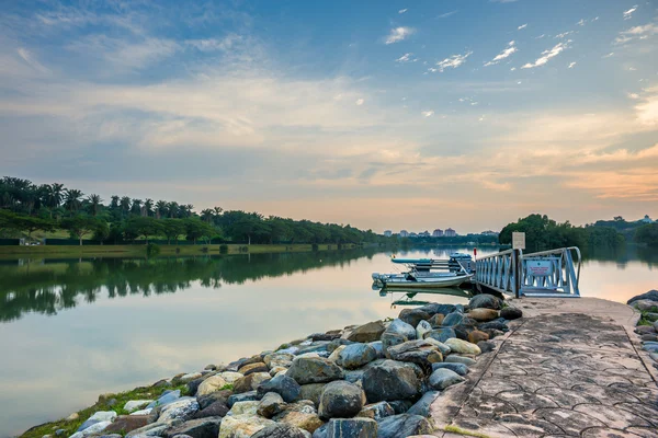 Jetty à un lac — Photo