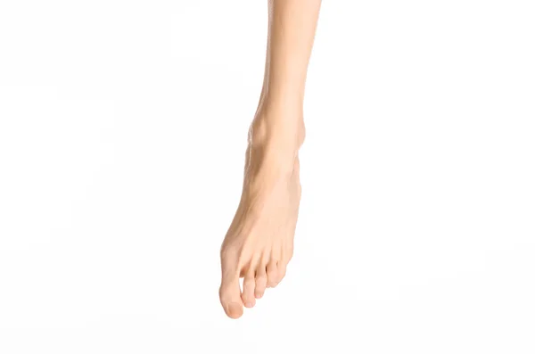 Pedicure i pielęgnacja stóp temat: nagi mężczyzna nogi izolowane na białym tle w Studio — Zdjęcie stockowe