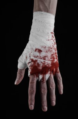 Bir bandaj, kanlı bandaj, dövüş kulübü, sokak kavgası, şiddet, kanlı Tema, izole, kanlı yumrukları, boksör, kanlı elini sıktı elleri bir bandaj, siyah arka plan ile bağlı