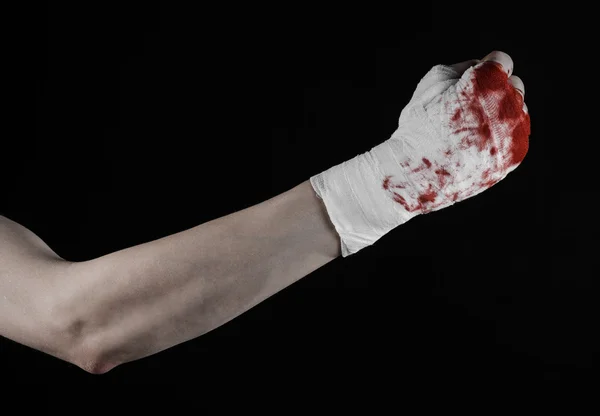 Shook his bloody hand in a bandage, bloody bandage, fight club, street fight, violence, bloody theme, isolated, bloody fists, boxer, tied his hands with a bandage, black background — Stock Photo, Image