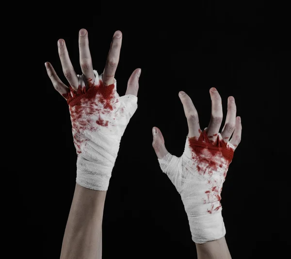 Bir bandaj, kanlı bandaj, dövüş kulübü, sokak kavgası, şiddet, kanlı Tema, izole, kanlı yumrukları, boksör, kanlı elini sıktı elleri bir bandaj, siyah arka plan ile bağlı — Stok fotoğraf