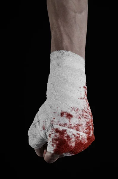 Shook his bloody hand in a bandage, bloody bandage, fight club, street fight, violence, bloody theme, isolated, bloody fists, boxer, tied his hands with a bandage, black background — Stock Photo, Image