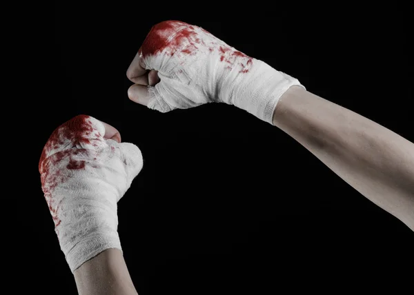 Shook his bloody hand in a bandage, bloody bandage, fight club, street fight, violence, bloody theme, isolated, bloody fists, boxer, tied his hands with a bandage, black background — Stock Photo, Image