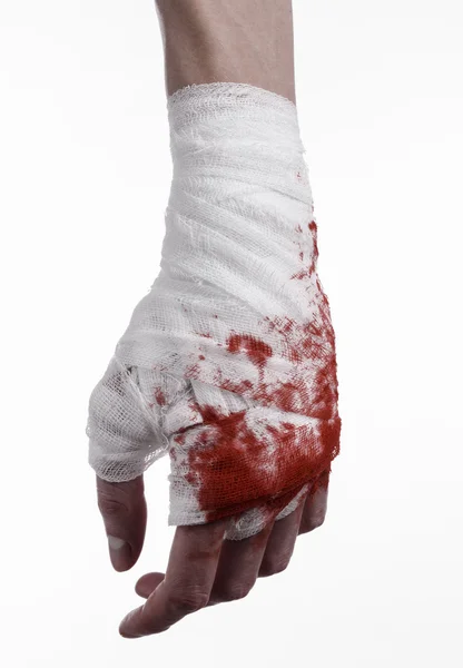 Skakade hans blodiga hand i ett bandage, blodigt bandage, kamp klubb, gatan slagsmål, våld, blodiga tema, svart bakgrund, isolerade, blodiga knytnävar, boxer, bundit hans händer med bandage, vit bakgrund — Stockfoto