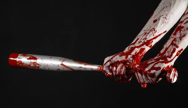 Mano sangrienta sosteniendo un bate de béisbol, un bate de béisbol sangriento, bate, deporte de sangre, asesino, zombies, tema de Halloween, aislado, fondo negro . —  Fotos de Stock