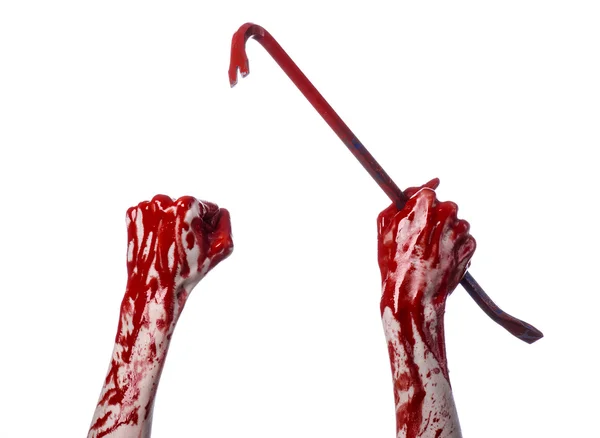 Blutige Hände mit einem Brecheisen, Handhaken, Halloween-Thema, Killer-Zombies, weißer Hintergrund, isolierte, blutige Brechstange — Stockfoto