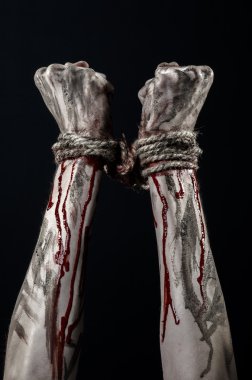 Elleri bağlı, ipe bir siyah arka plan, izole, adam kaçırma, zombi, şeytan eller, çamur, kanlı