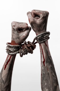 Elleri bağlı, ipe bir beyaz arka plan, izole, adam kaçırma, zombi, şeytan eller, çamur, kanlı