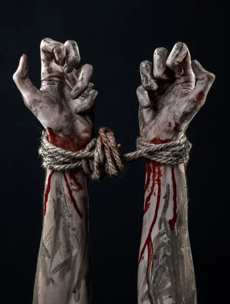 Handen gebonden, bloedend handen, modder, touw, op een zwarte achtergrond, geïsoleerd, ontvoering, zombie, demon — Stockfoto